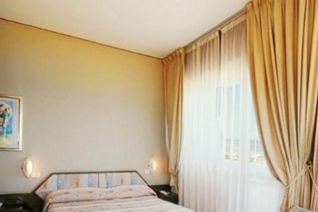 Hotel Bristol Pesaro Exterior photo