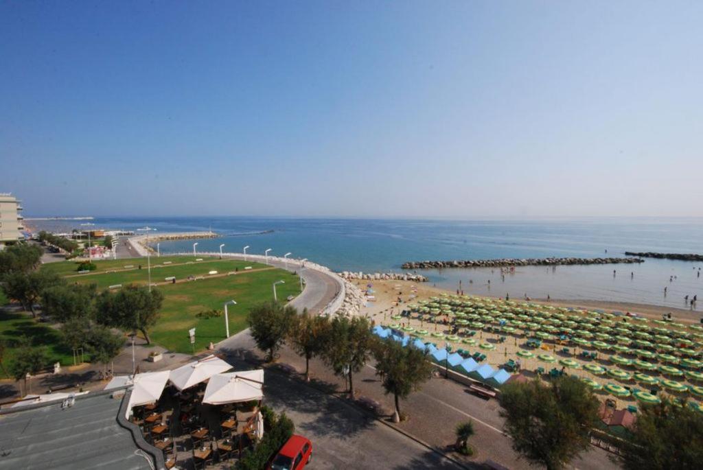 Hotel Bristol Pesaro Exterior photo