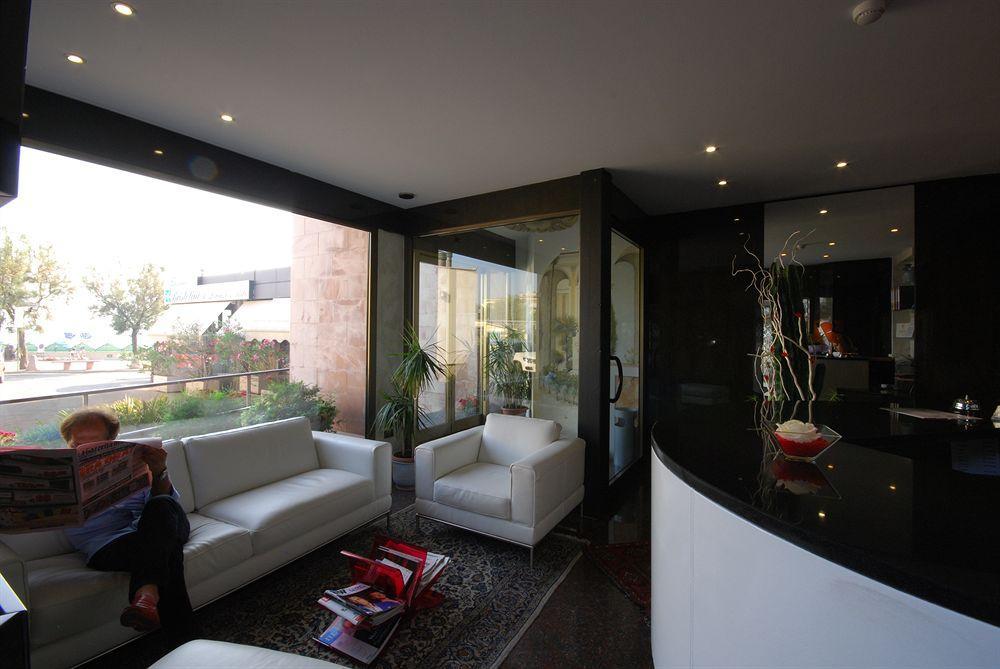 Hotel Bristol Pesaro Exterior photo
