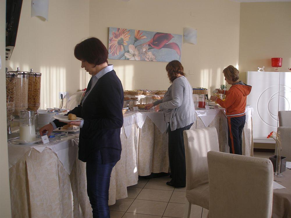 Hotel Bristol Pesaro Exterior photo