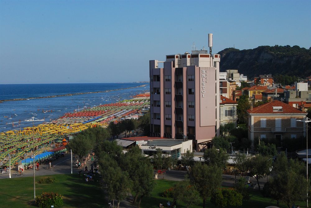 Hotel Bristol Pesaro Exterior photo