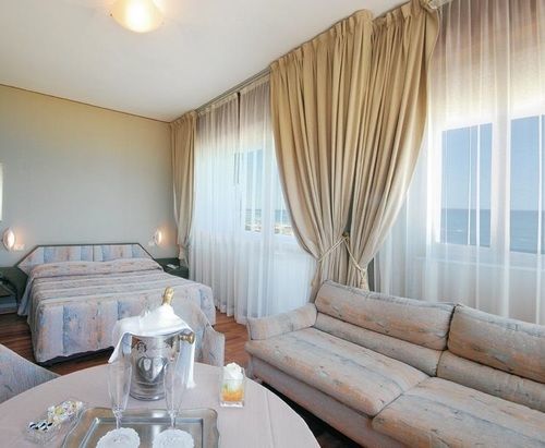 Hotel Bristol Pesaro Exterior photo